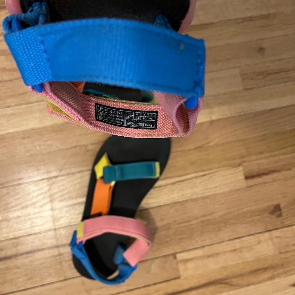 Teva Original Universal Sandals Women’s 6 - Picture 2 of 3